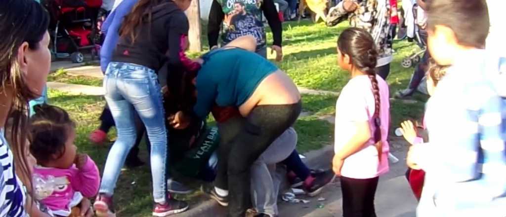 Video: pelea de mujeres durante los festejo del Día del Niño