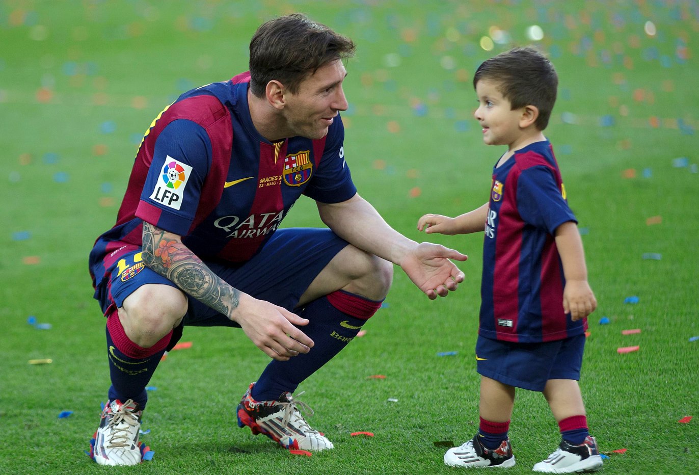 El divertido video de Messi jugando con su hijo y su perro - Mendoza Post