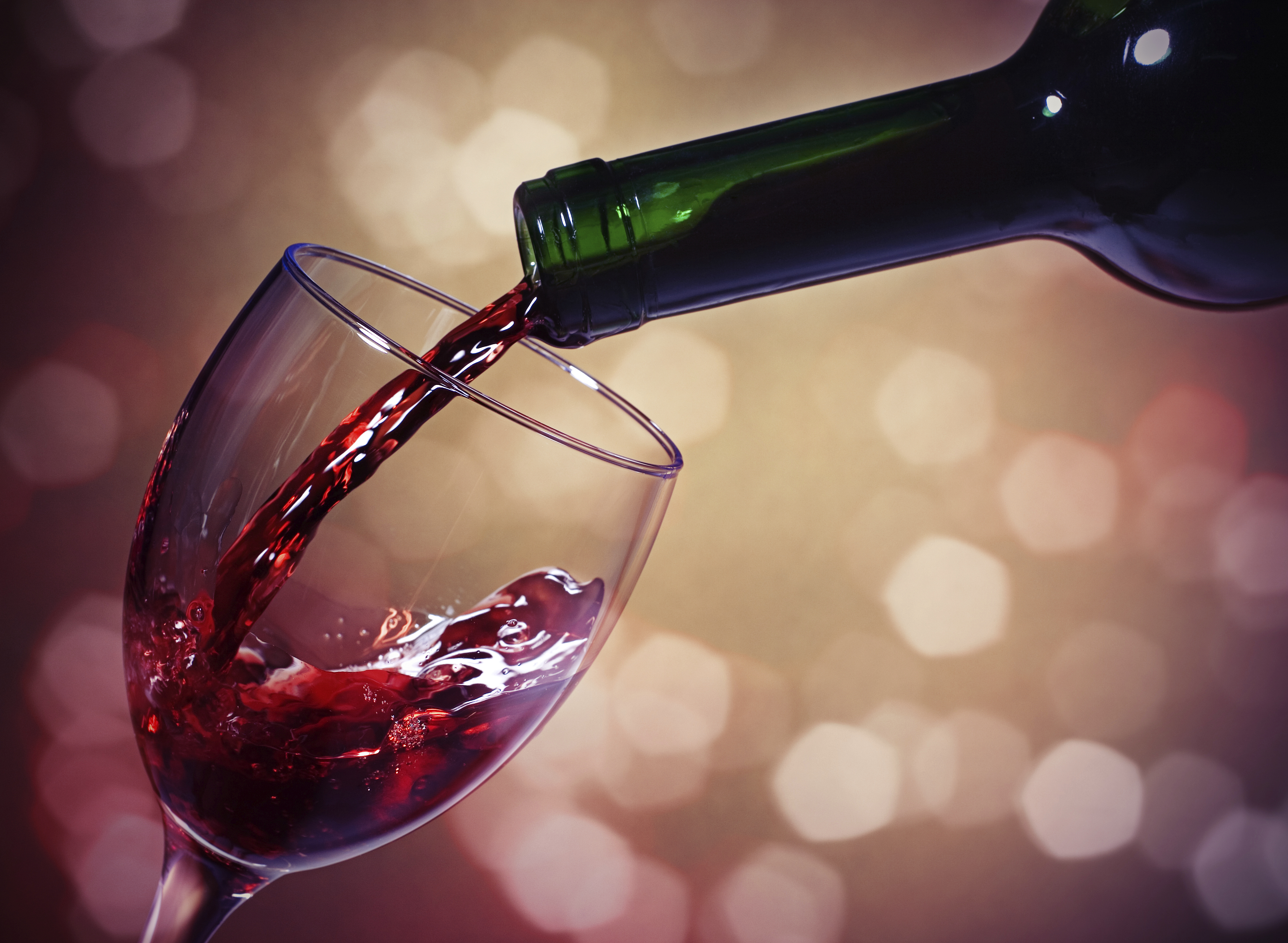 Una copa de vino tinto equivale a una hora de gimnasio, ¿verdadero o falso?