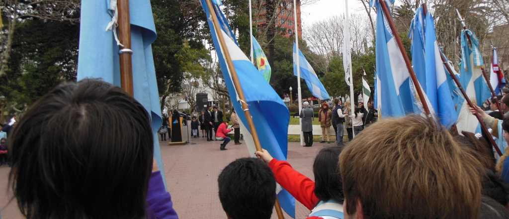 LA DGE modificó el reglamento para elegir abanderados y escoltas