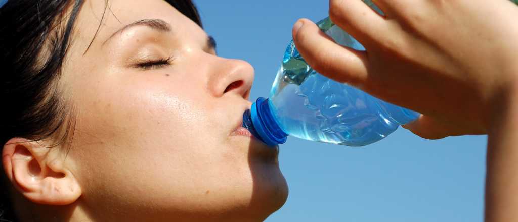 Tomó tres litros de agua durante 4 semanas y mirá lo que le pasó