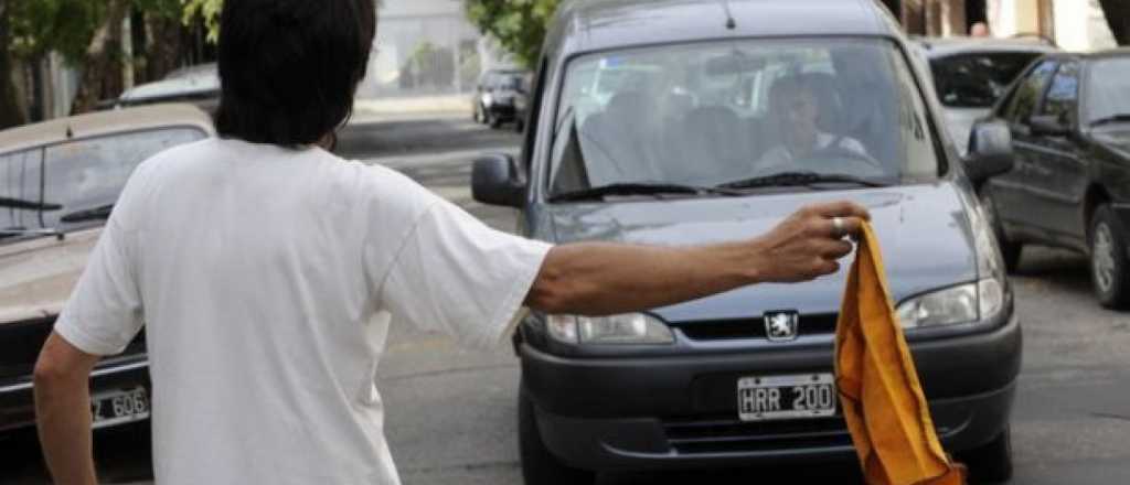 Un trapito le pegó a un conductor que se negó a pagarle