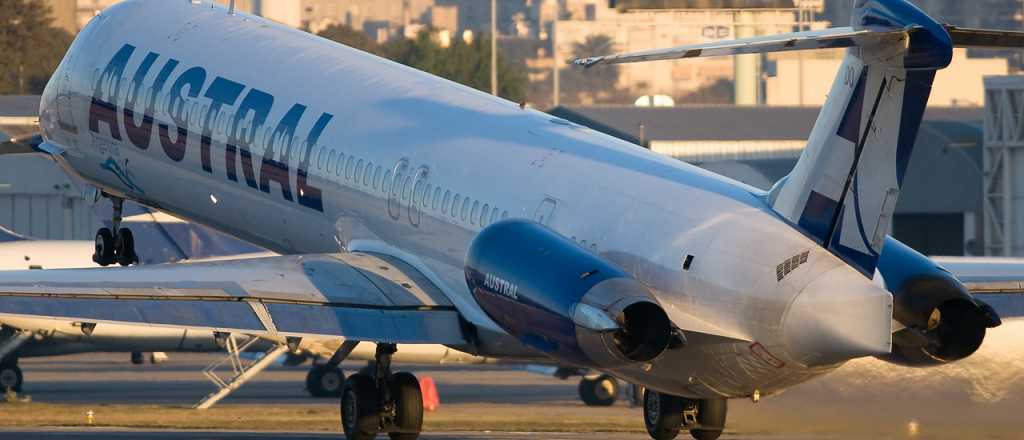 Un avión de Austral perdió una rueda mientras aterrizaba