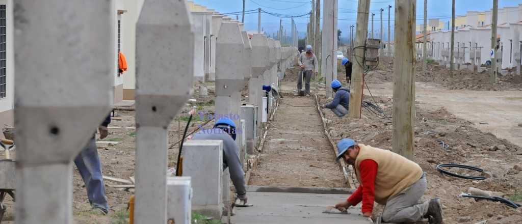 La actividad industrial y la construcción cayeron fuerte en febrero