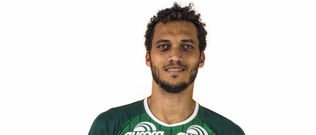 Neto, sobrevivientes del plantel de Chapecoense, anunció su retiro