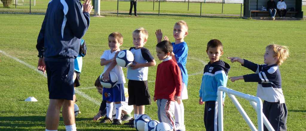 Las Heras inaugura una escuela nacional de técnicos de fútbol 