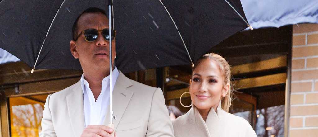 J-Lo festejó dos años con su novio: "Te amo, macho"