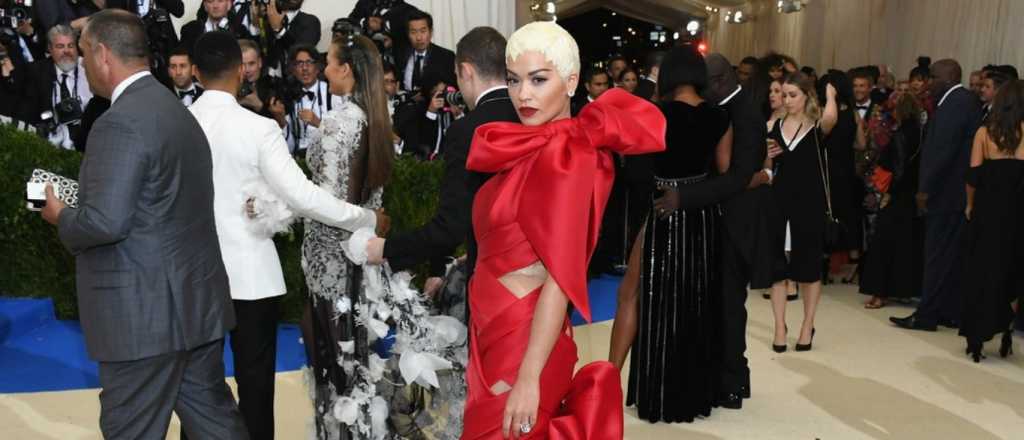 Los extravagantes looks de las estrellas en la MET Gala 