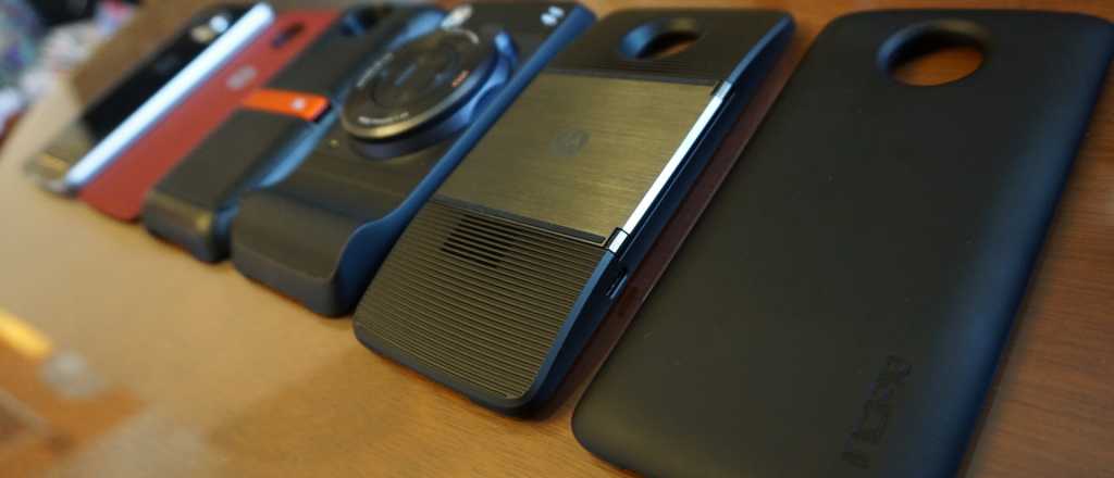 Motorola lanza el nuevo Moto Z Play con consola de juego