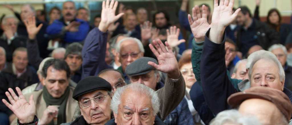 Prorrogan por 10 años la vigencia de las pensiones graciables 