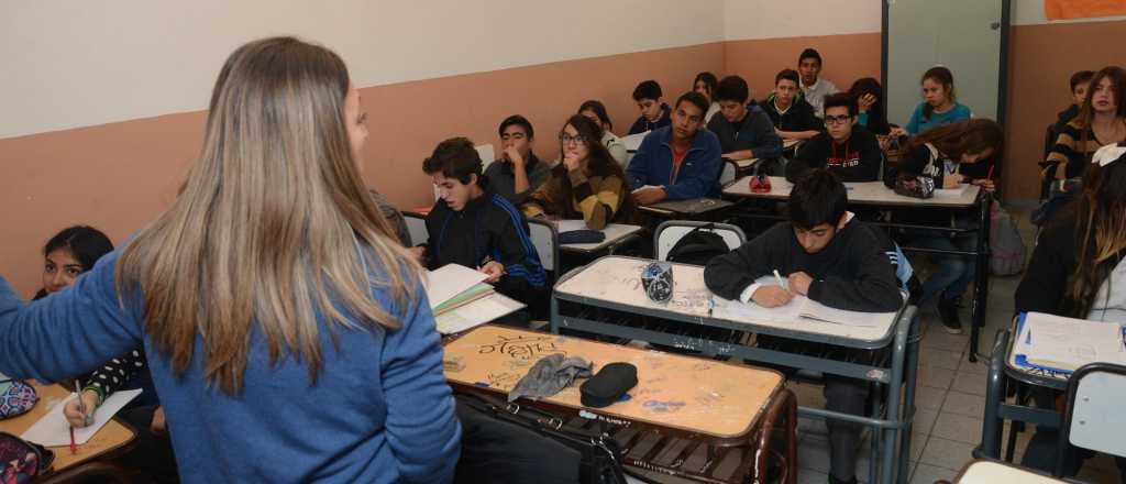 Docentes suplentes de Mendoza ya no cobrarán con dos meses de atraso