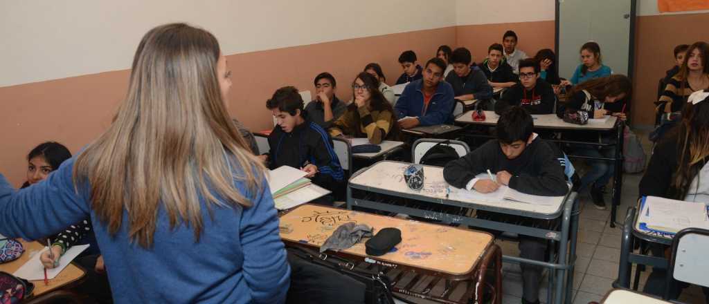 Docentes suplentes de Mendoza ya no cobrarán con dos meses de atraso