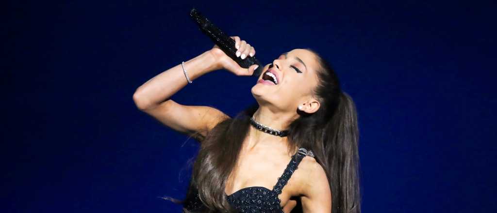 Ariana Grande mostró su árbol de Navidad "antigravedad"