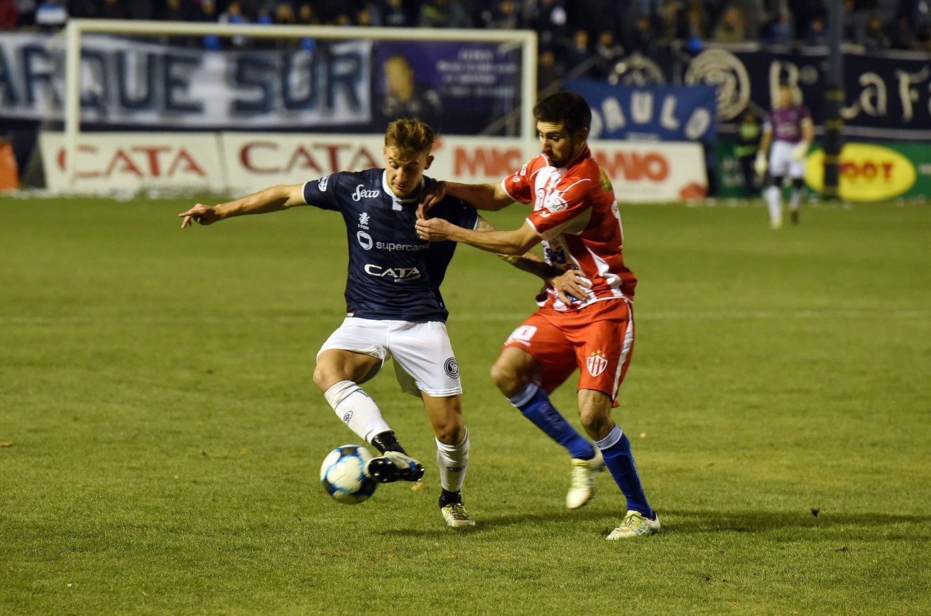 Independiente Rivadavia empató con Atlético Paraná y zafó ...