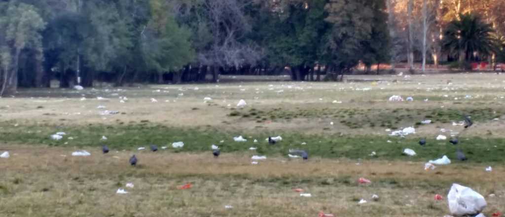 Así quedó el parque General San Martín después del Día del Niño