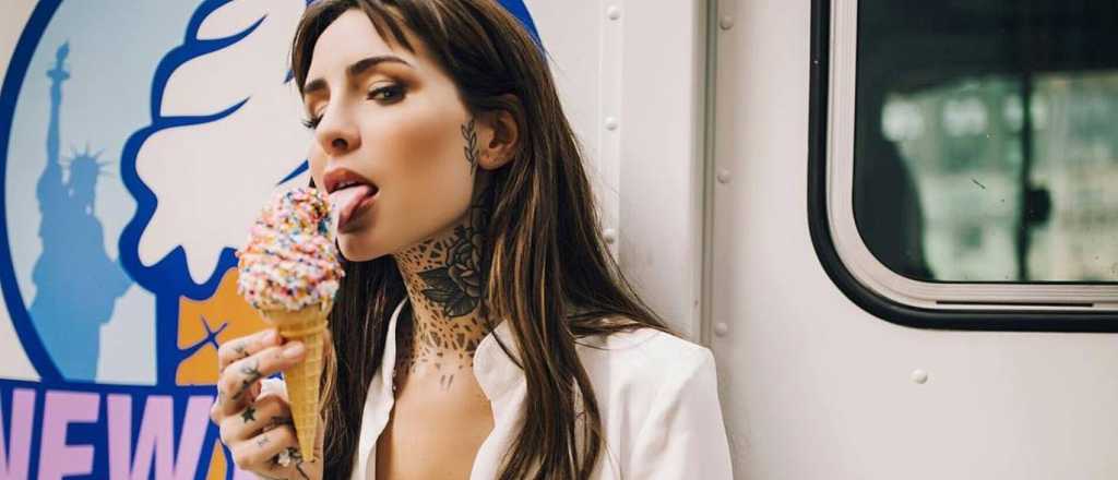 Cande Tinelli publicó una foto sin corpiño y con "conejitos"