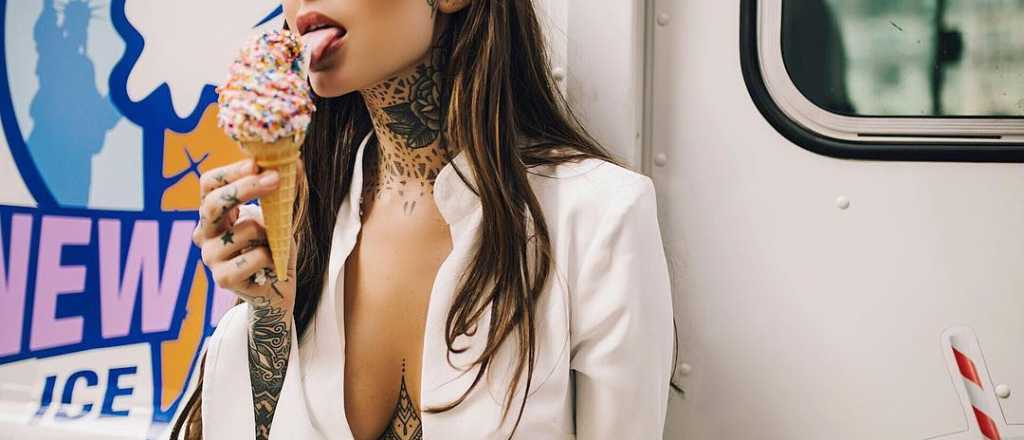 Cande Tinelli en topless para anunciar que el verano "se pone picante"