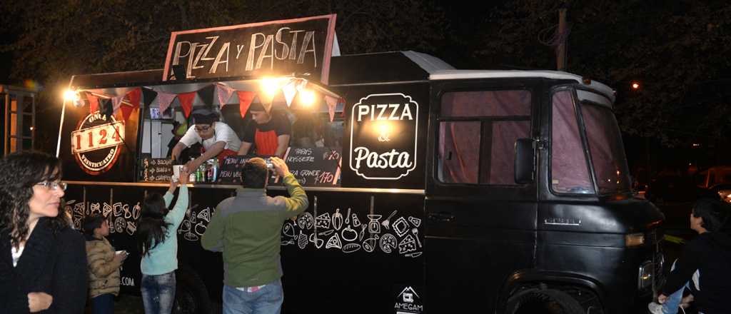 Festival de foodtrucks en el Parque San Vicente de Godoy Cruz