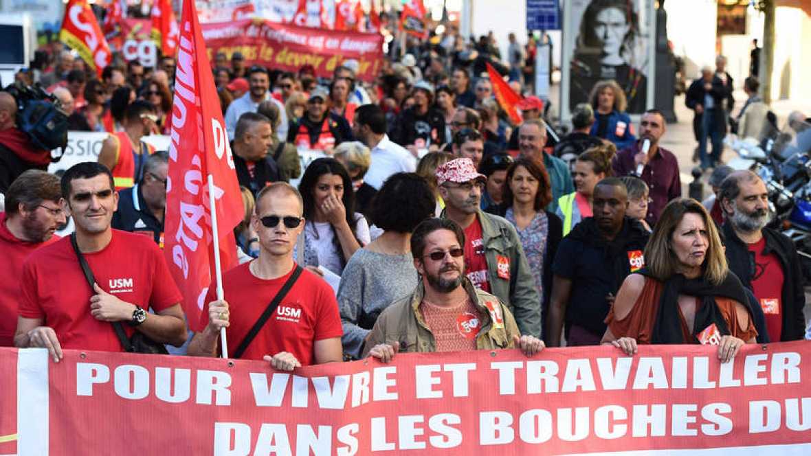 Macron Firmó La Polémica Reforma Laboral Francesa - Mendoza Post