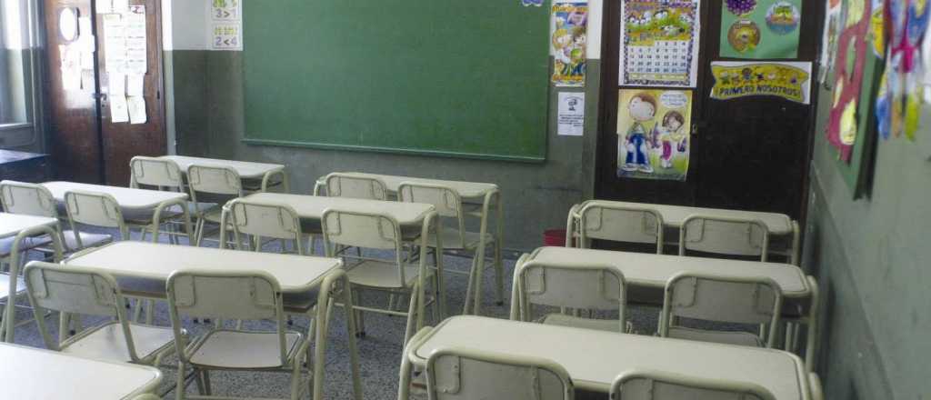 Una maestra fue grabada mientras golpeaba a un alumno con un cinturón