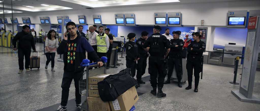 Pilotos de LATAM  anunciaron un paro para el lunes