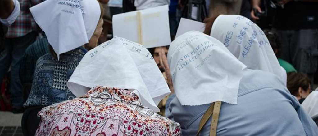 En un 24 de marzo distinto, convocan a un "pañuelazo blanco" en las redes