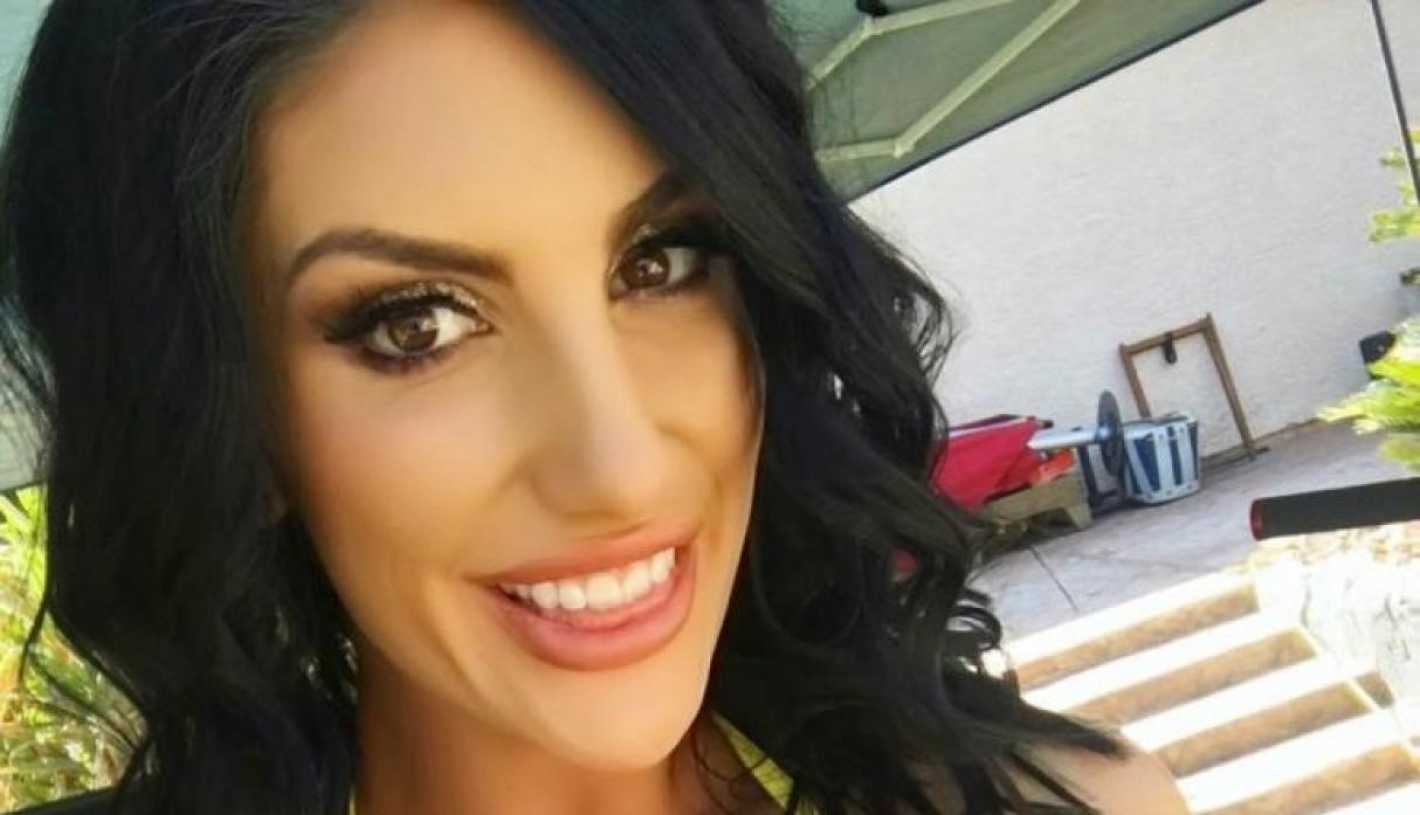 السيرة الذاتية - أوجوست أميس (August Ames) 5a29be8f4454e_1420_!