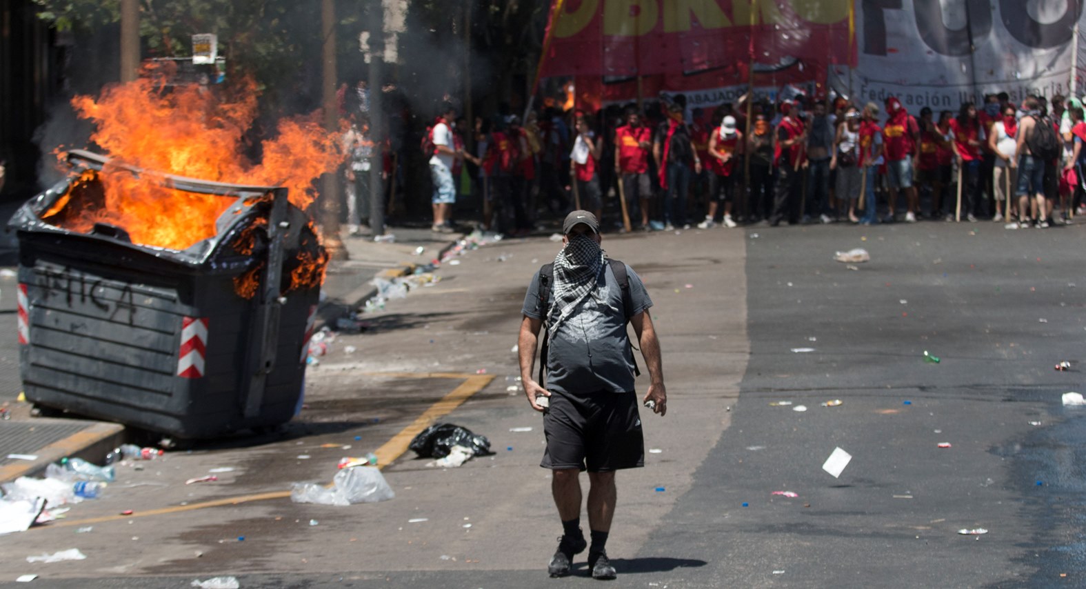 Incidentes: 22 Detenidos Y Entre Los Heridos, 30 Manifestantes Y 10 ...