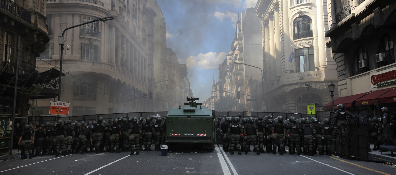 Incidentes: 22 Detenidos Y Entre Los Heridos, 30 Manifestantes Y 10 ...