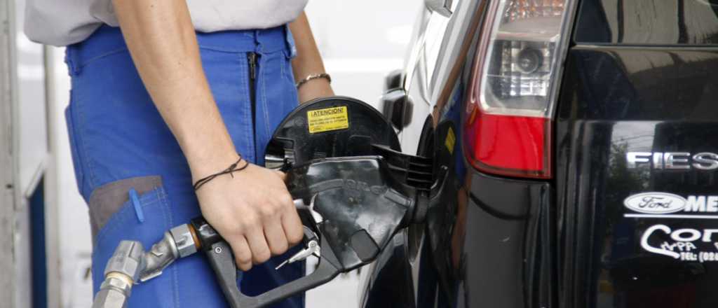 Estiman que los combustibles volverán a subir en junio