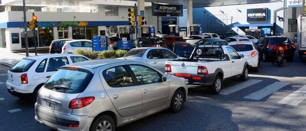 Estacioneros de Mendoza: "El litro de nafta debería costar $300 como mínimo" 