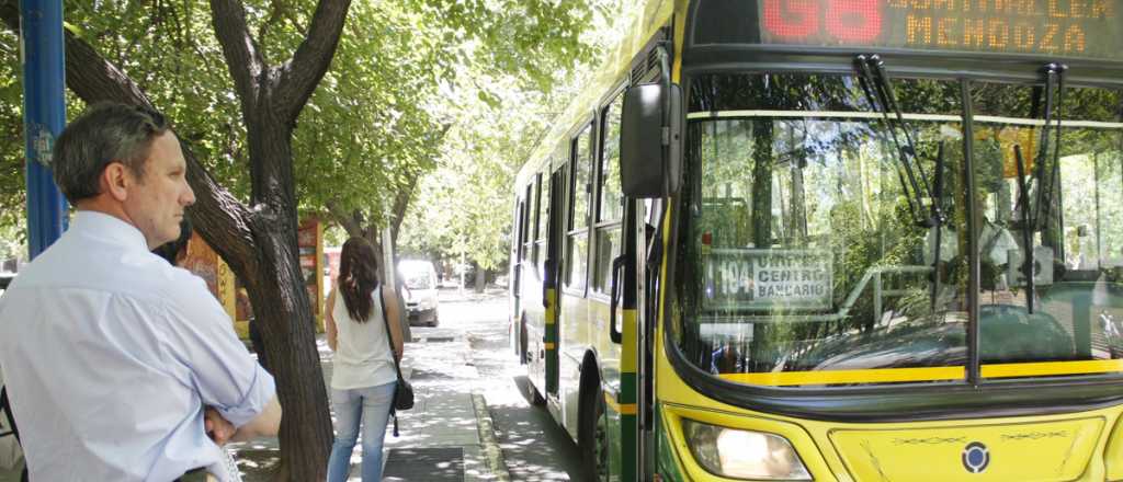 Los choferes de micro de Mendoza no adhieren este martes al paro nacional