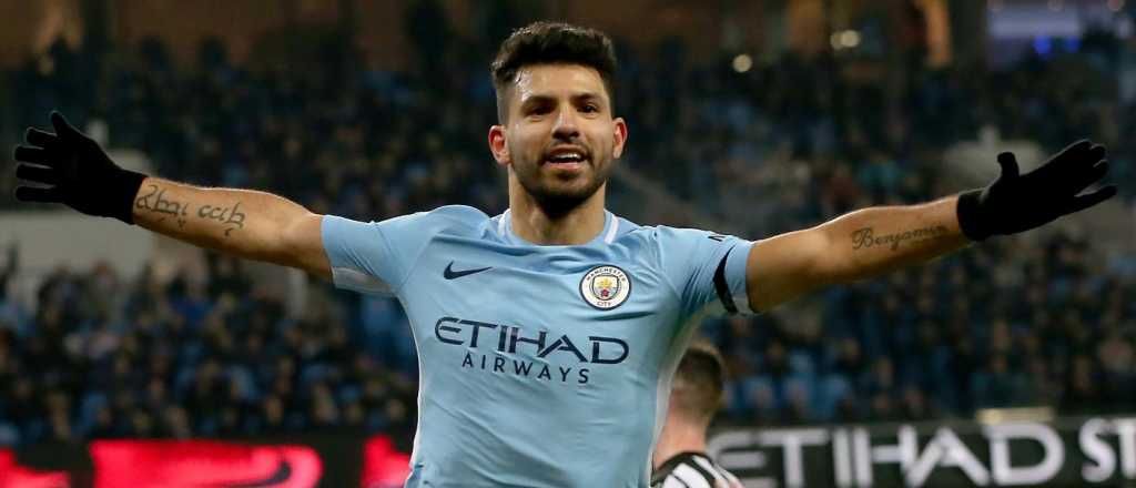 El City volvió al triunfo con un hat-trick de Agüero 