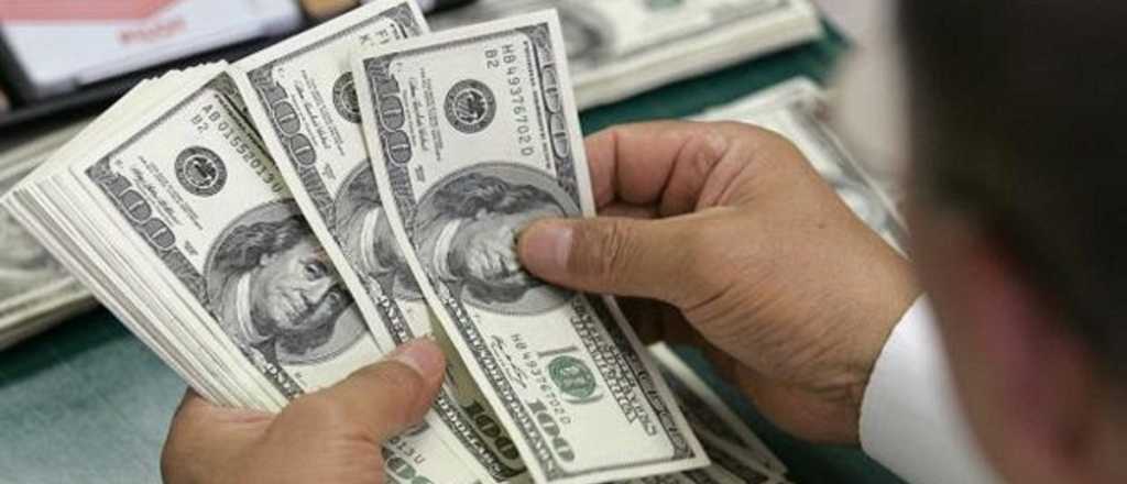 El dólar volvió a bajar y su cotización cayó 5,4% en junio