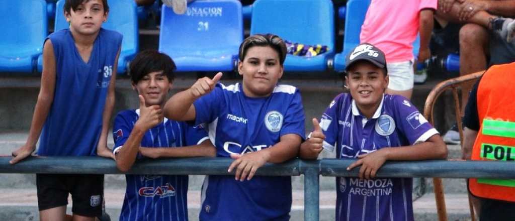 "Cortando papelitos", el emocionante mensaje para los hinchas del Tomba