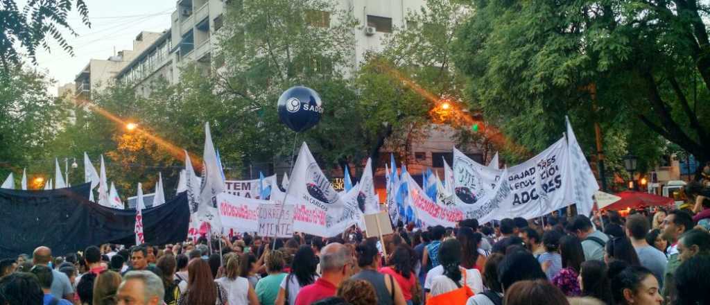 Docentes marchan este viernes por cierre de CENS