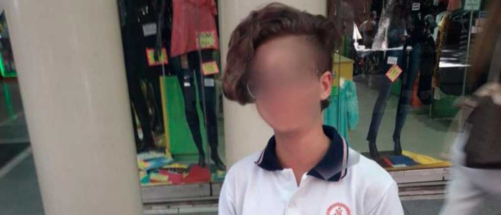 A una chica le prohibieron el ingreso al colegio por su corte de cabello