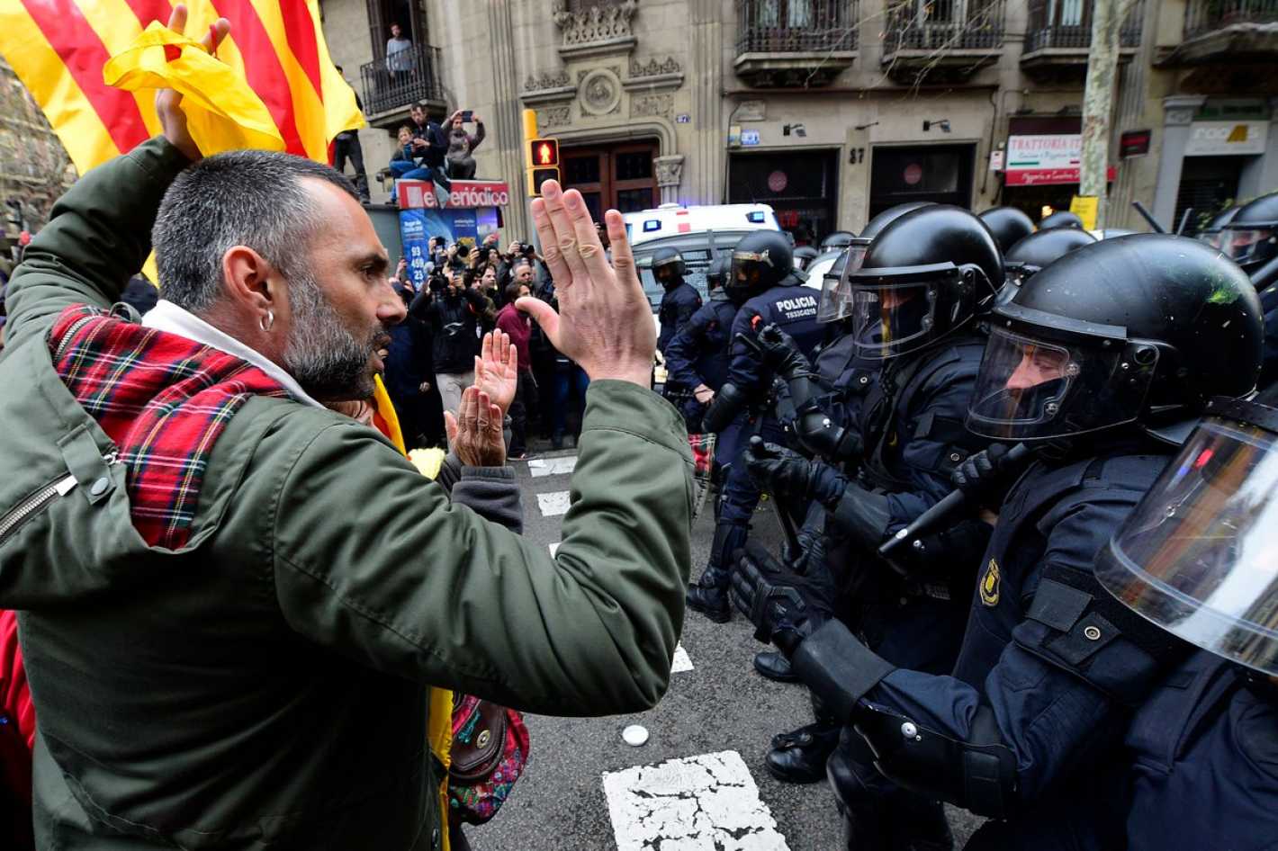 Heridos Y Detenidos En Protestas En España Por El Arresto De Puigdemont Mendoza Post