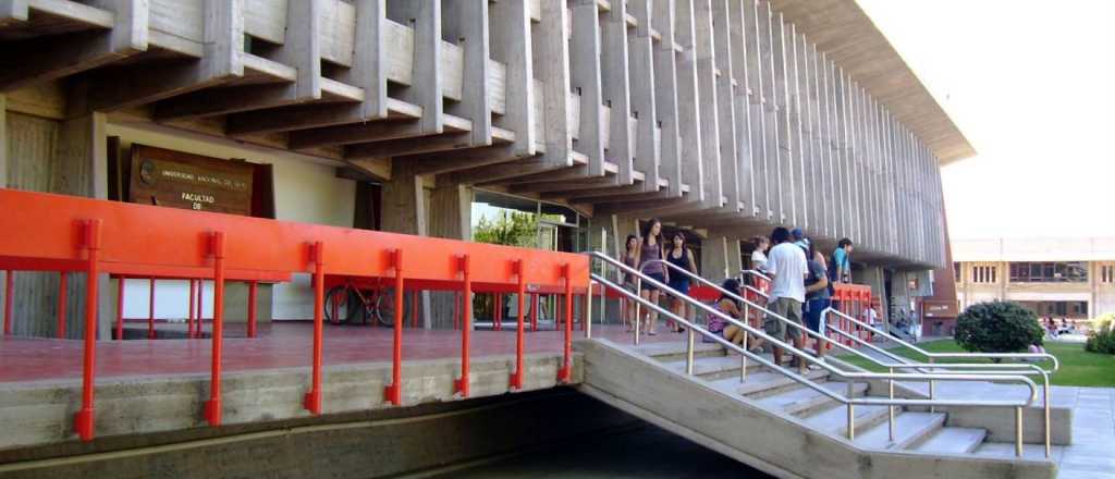 La UNCuyo entregó una beca de bicicletas a estudiantes 