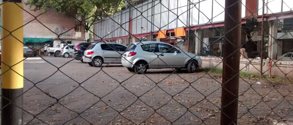 Los estacionamientos son responsables por los autos, dice el gobierno