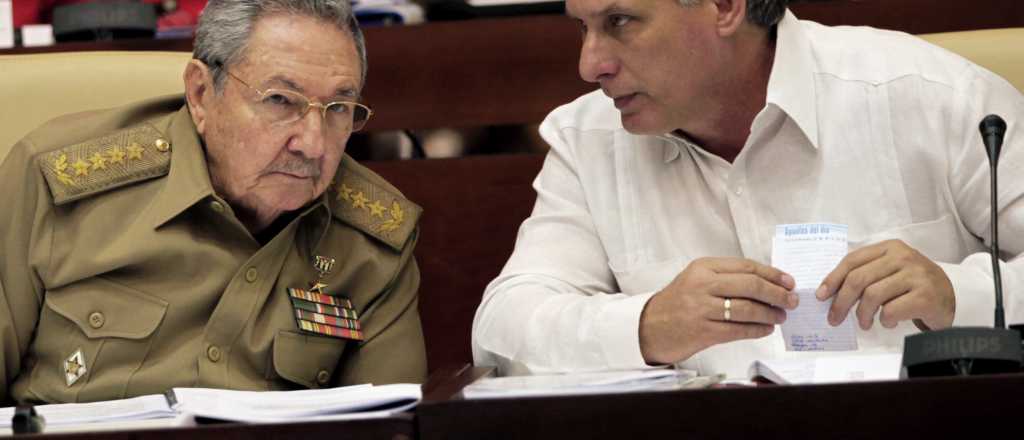 Raúl Castro se reunió con el presidente para analizar las protestas