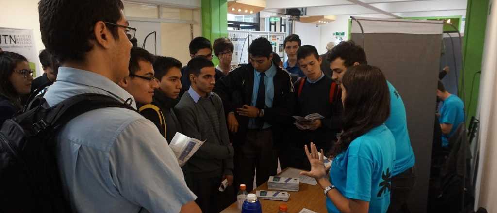 Hoy y mañana se realiza la feria educativa de la UTN