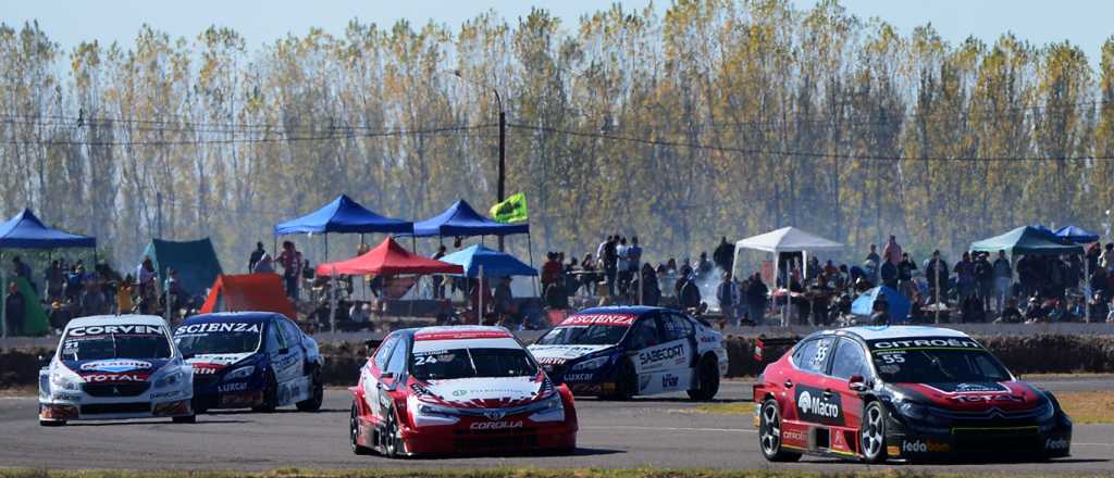 Video: pasó a un camión en la ruta y le pusieron el relato de una carrera