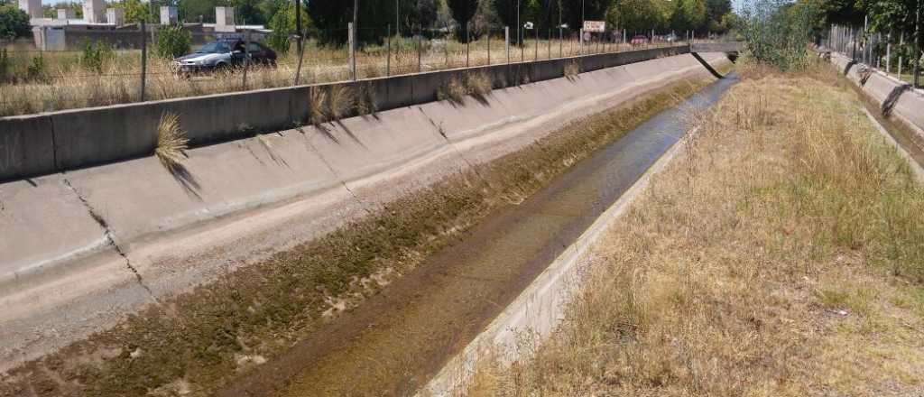 Un hombre se bañaba en un canal de Guaymallén y murió ahogado