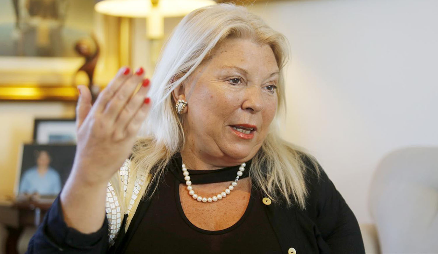 Los corruptos son gallinas”: el video de Elisa Carrió citando a 