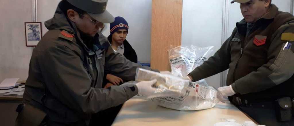 Detuvieron a dos bolivianos con cocaína que venían a Mendoza