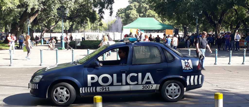 Video: vendían droga en plena Plaza Independencia y fueron descubiertos