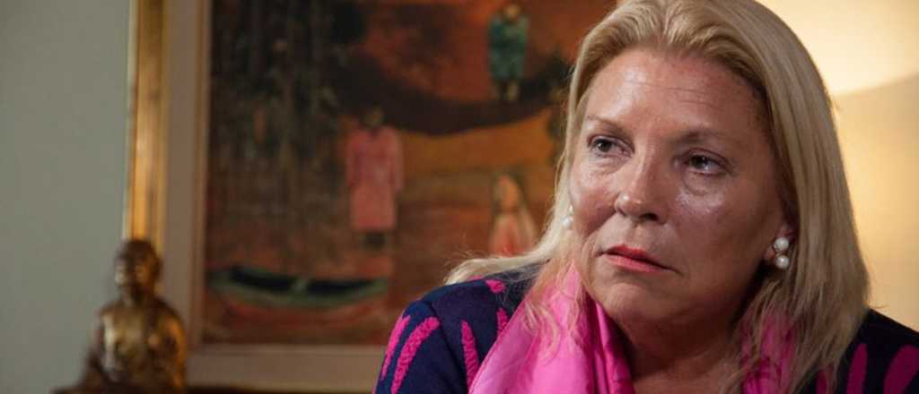 Carrió: "Hay demasiados dólares de ladrones jugando contra la Argentina"