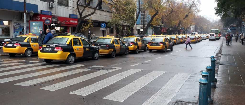 El jueves no habrá taxis ni remises en Mendoza 