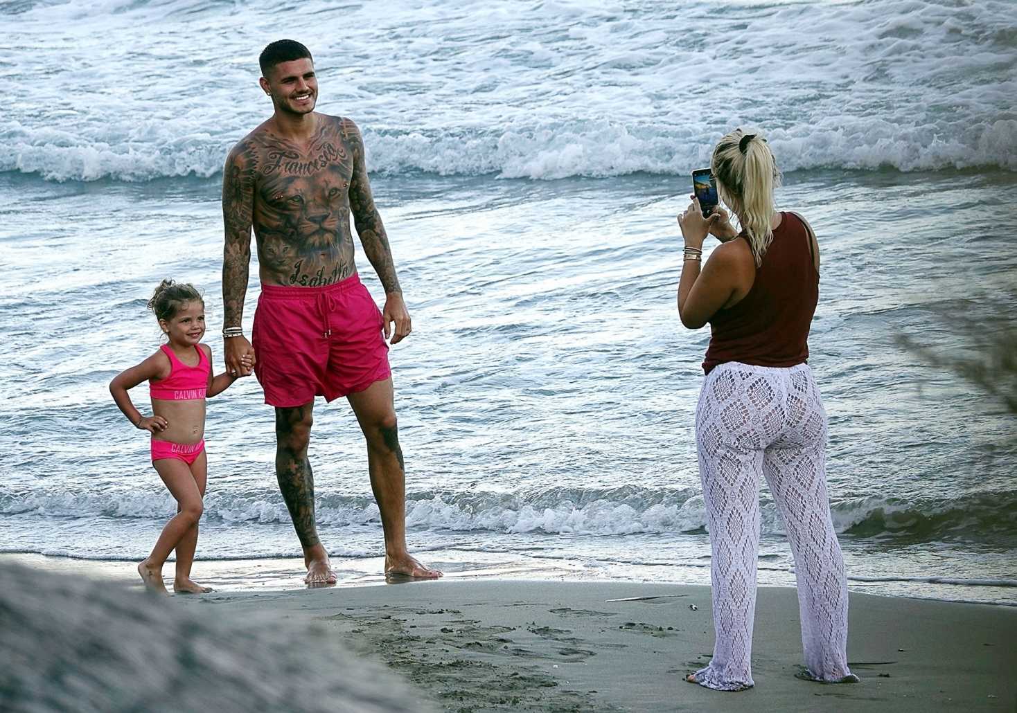 Revelaron las fotos al natural de Wanda e Icardi en Ibiza